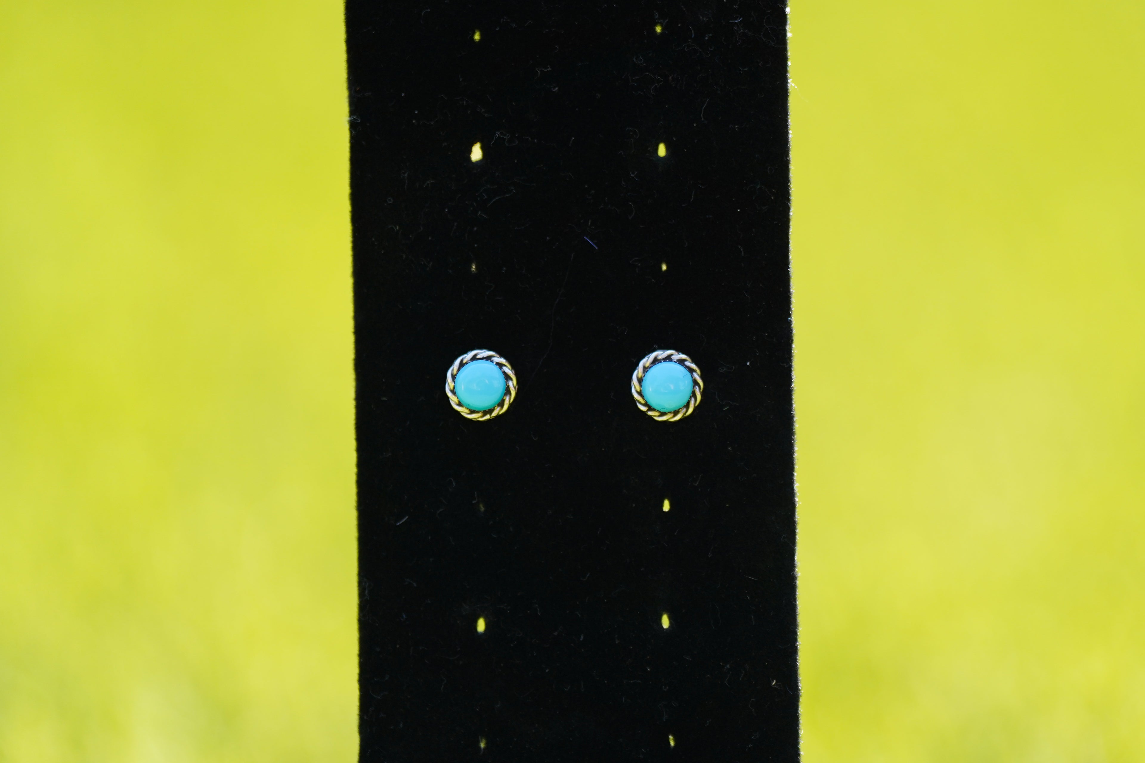 Classy Kingman Rope Studs